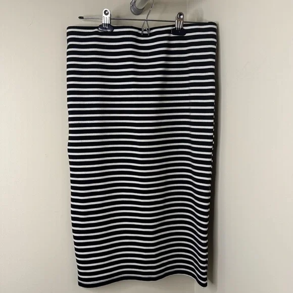 Black and White Striped Pencil / Midi Skirt from Ardene | Office style corporate - Picture 3 of 3